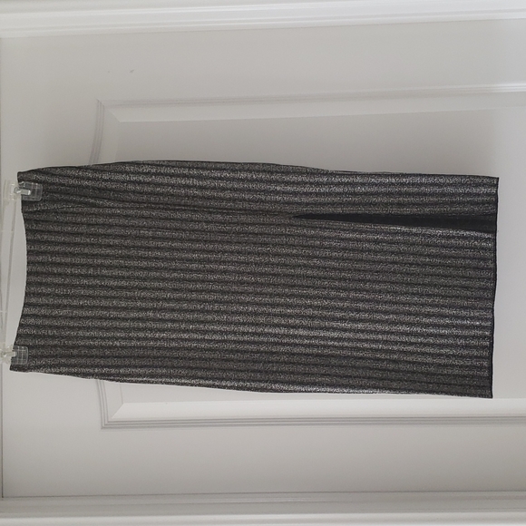 H&M Dresses & Skirts - H&M Black & Silver Pencil Skirt